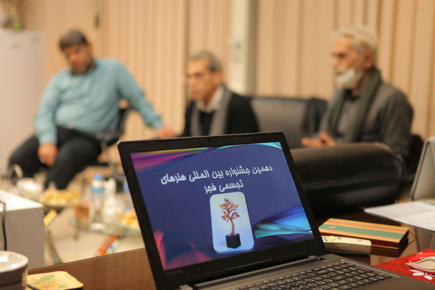 مرحله اول انتخاب آثار (عکس: ساینا قادری)